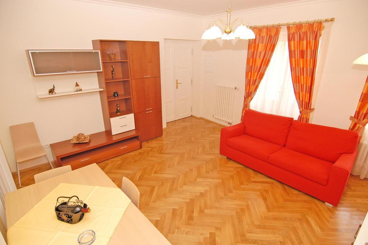 Residence La Familia Прага Екстер'єр фото