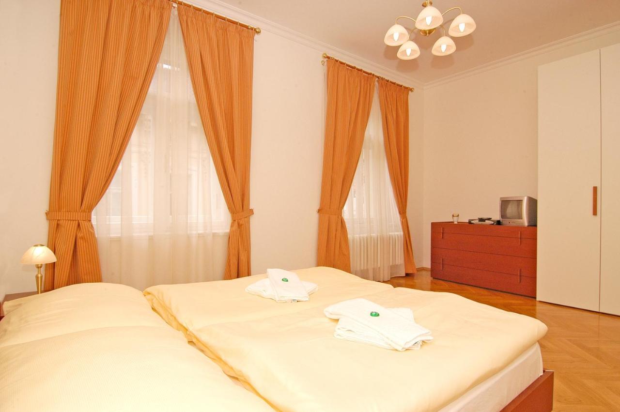 Residence La Familia Прага Екстер'єр фото