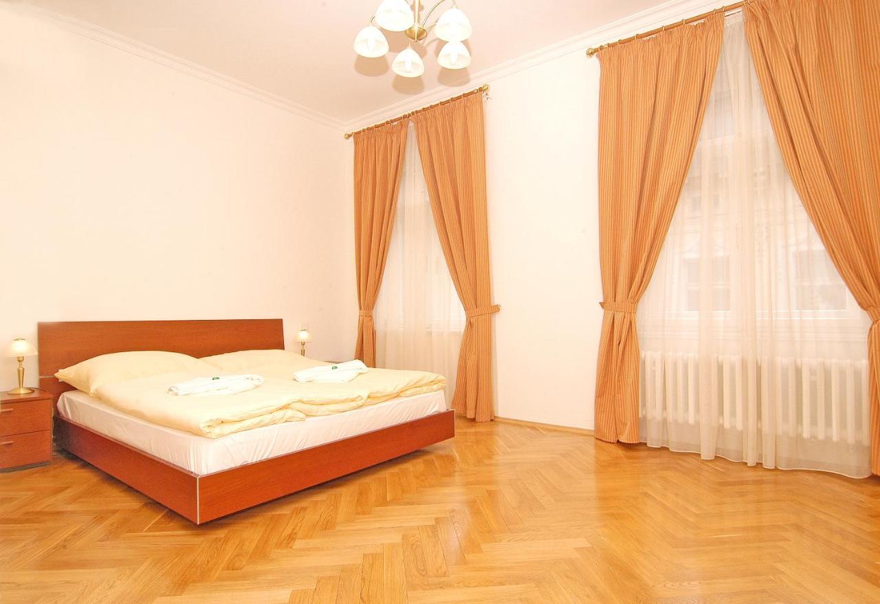 Residence La Familia Прага Екстер'єр фото