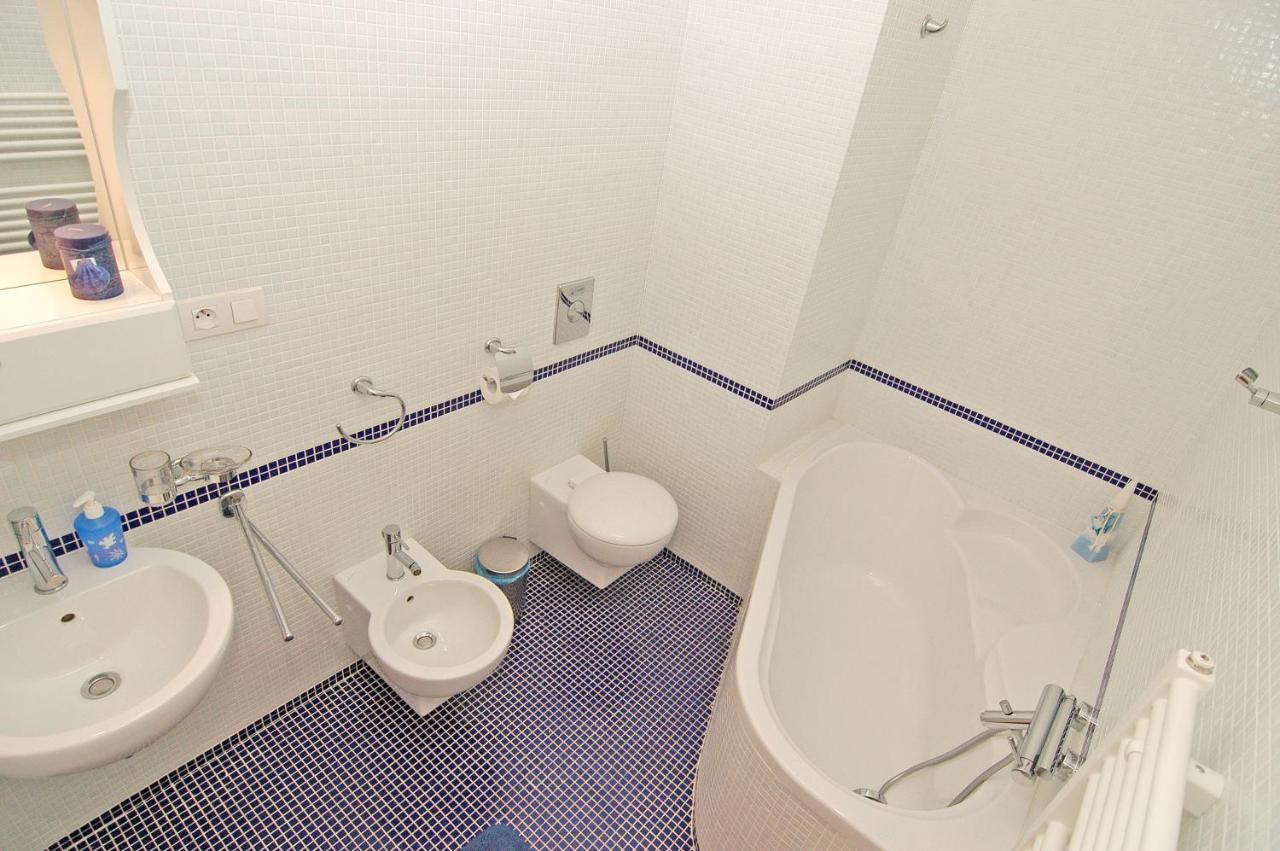 Residence La Familia Прага Екстер'єр фото