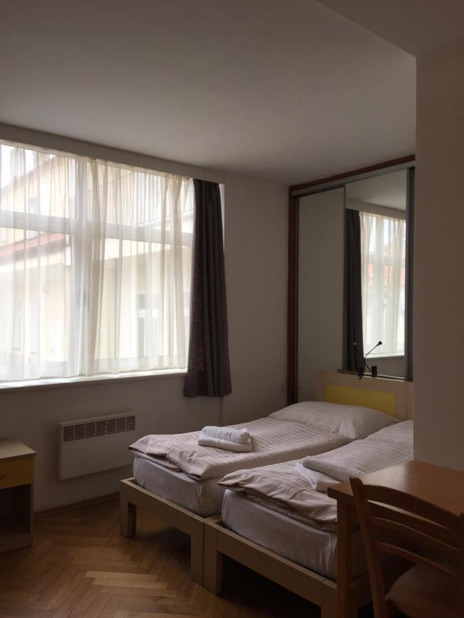 Residence La Familia Прага Екстер'єр фото