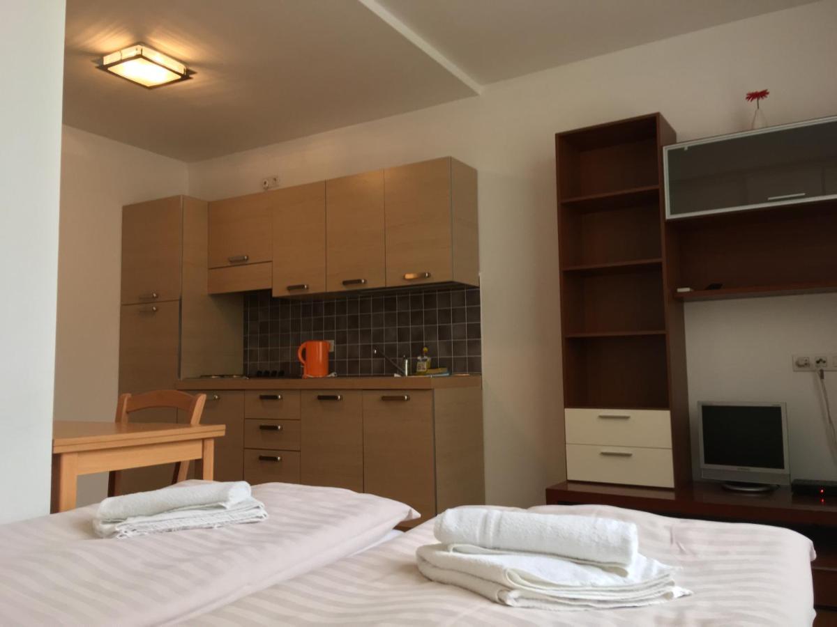 Residence La Familia Прага Екстер'єр фото