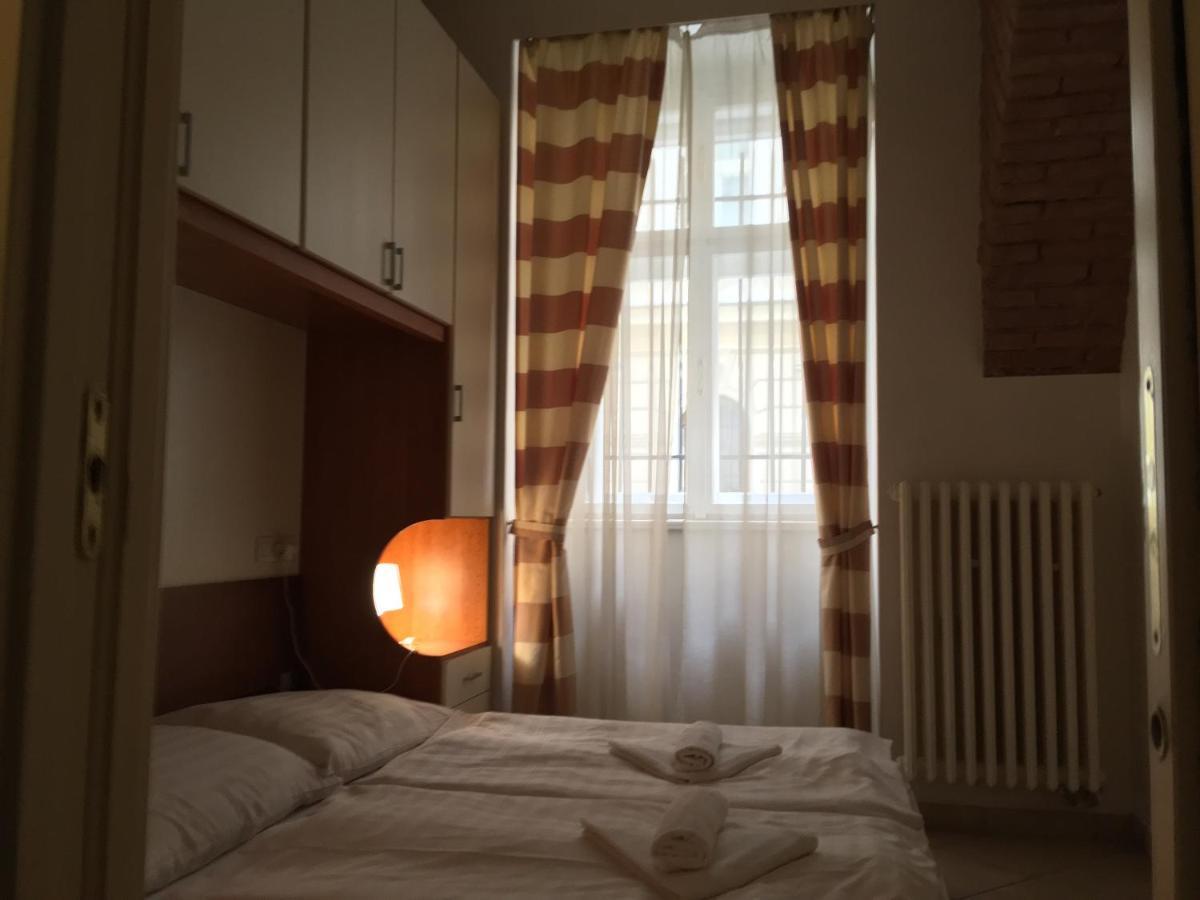 Residence La Familia Прага Екстер'єр фото