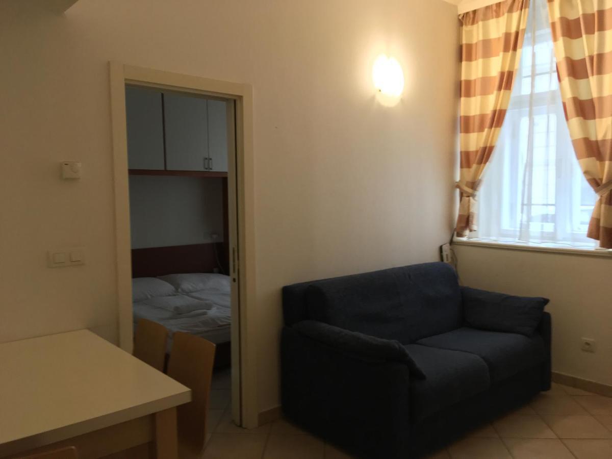 Residence La Familia Прага Екстер'єр фото