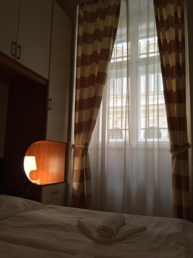 Residence La Familia Прага Екстер'єр фото