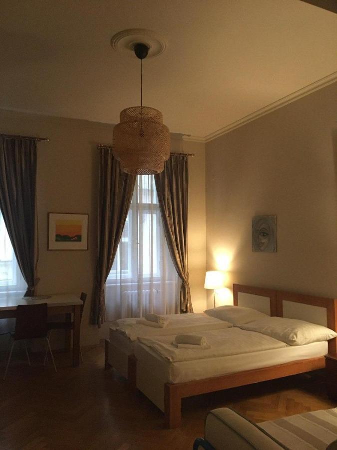Residence La Familia Прага Екстер'єр фото