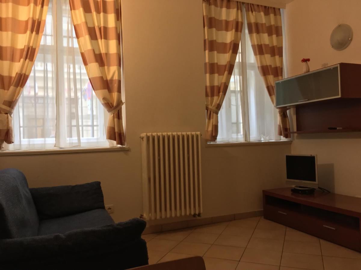 Residence La Familia Прага Екстер'єр фото