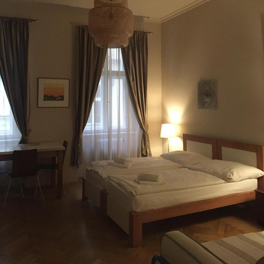 Residence La Familia Прага Екстер'єр фото