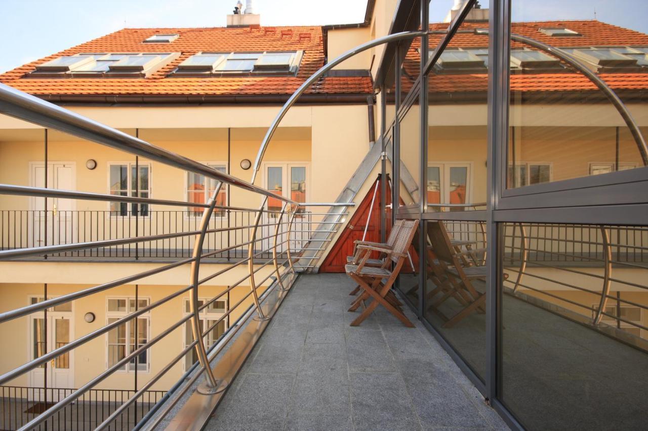 Residence La Familia Прага Екстер'єр фото