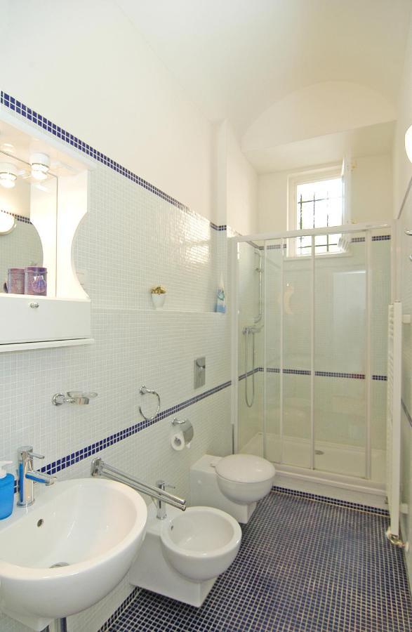 Residence La Familia Прага Екстер'єр фото
